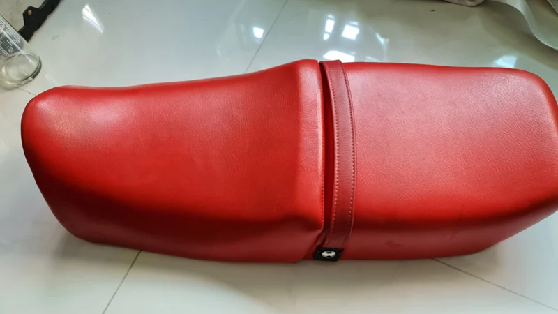 Suzuki RG500 Walter Wolf Seats