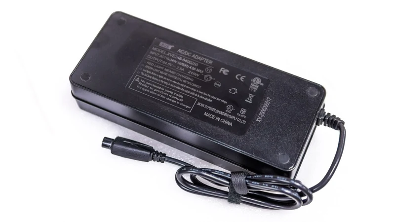 Charger (Cargador) Inmotion V11 (84V 210W 2,5A without fan)